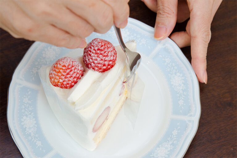 誰にも聞けなかったマナー講座 ケーキの食べ方マナー 暮らし ハウズイングニュースオンライン