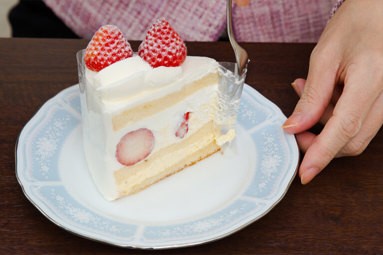 誰にも聞けなかったマナー講座 ケーキの食べ方マナー 暮らし ハウズイングニュースオンライン