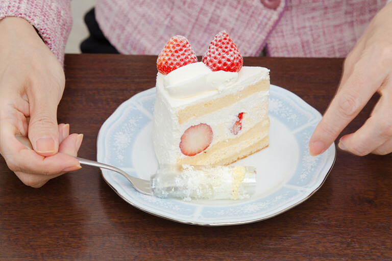 誰にも聞けなかったマナー講座 ケーキの食べ方マナー 暮らし ハウズイングニュースオンライン