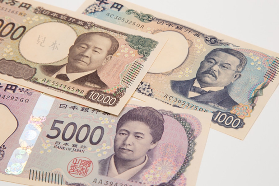 只今１０００円引きです。黒中次茶入 只今1000引きです。黒中次茶入